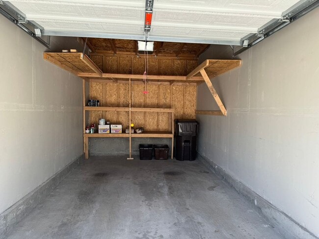 Building Photo - Fantastic 2 bedroom Condo Avail NOW