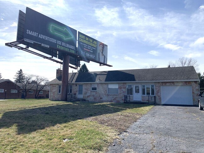 Building Photo - Move-in ready!! Bonus room that could easily be utilized as a 3rd bedroom!!