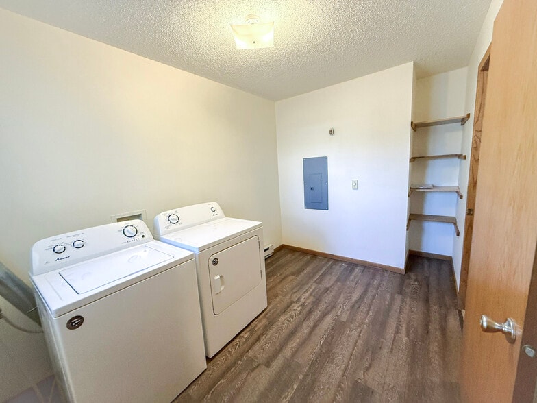 Building Photo - 2820 Edgewood Dr