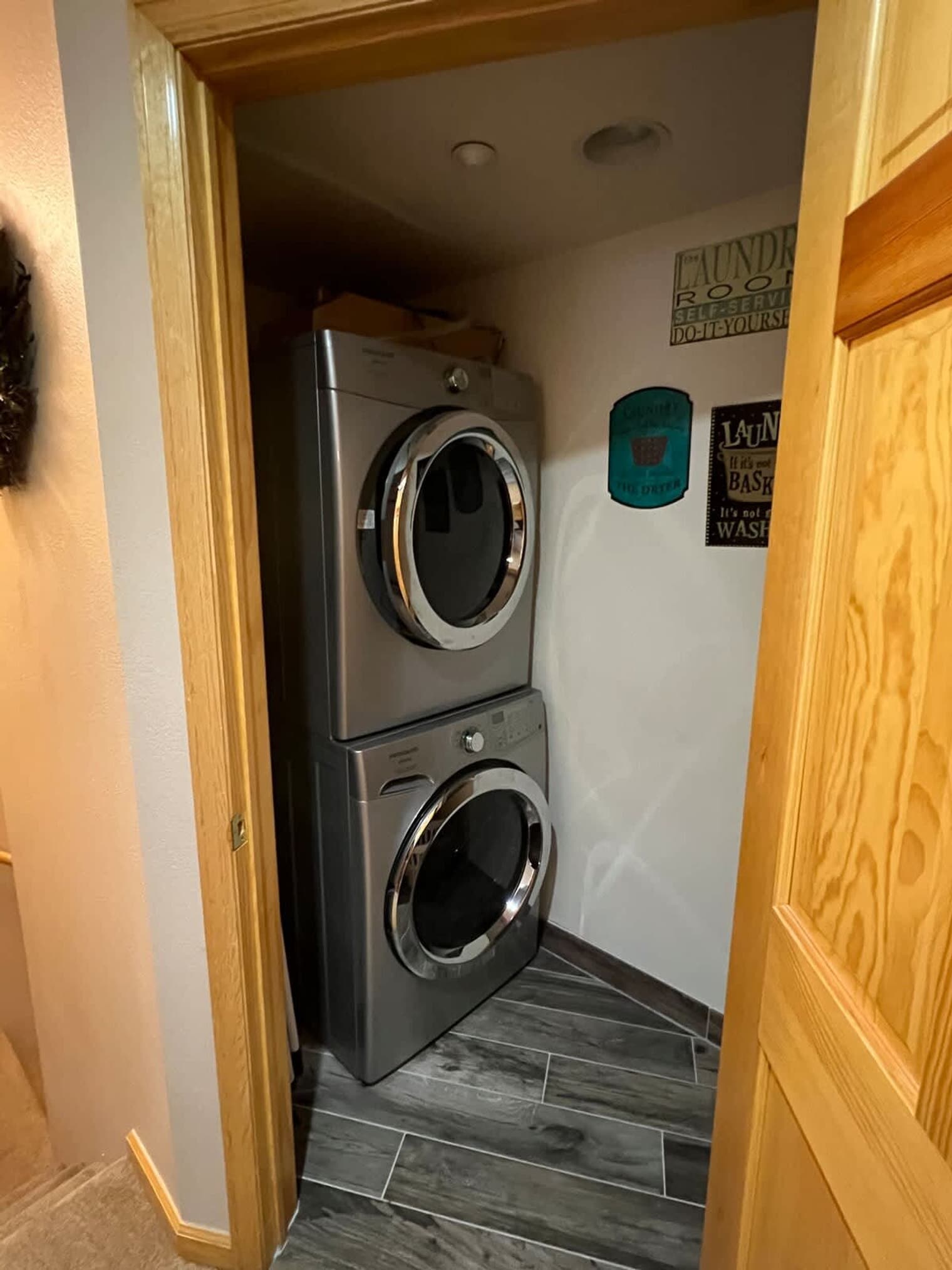 Building Photo - 290 Revett Dr