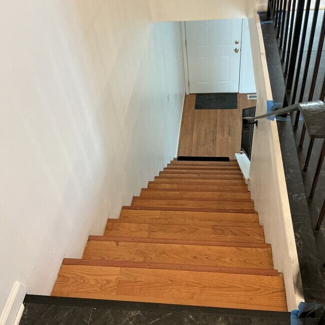 Building Photo - 2333 Windsor Ln