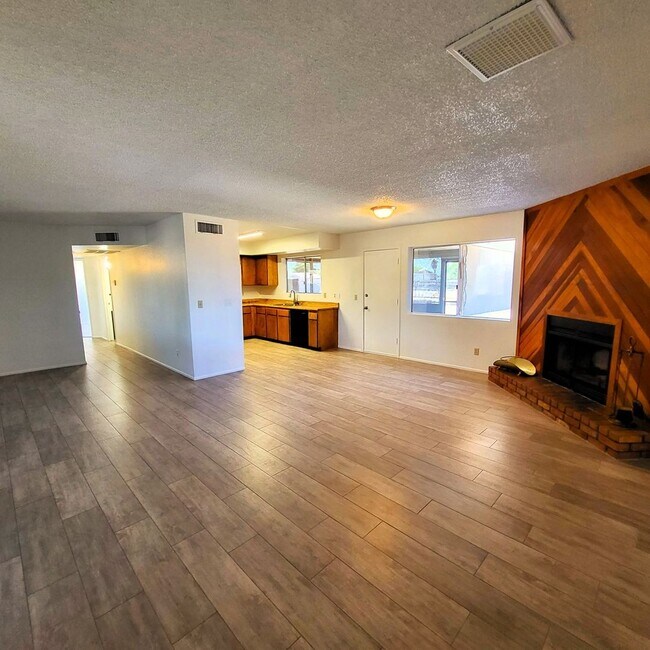 Building Photo - NICE OPEN HOME READY TO RENT!