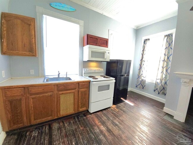 Building Photo - 911 N Spring St