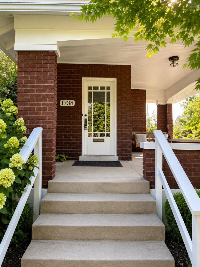 Building Photo - 1738 Fernwood Ave