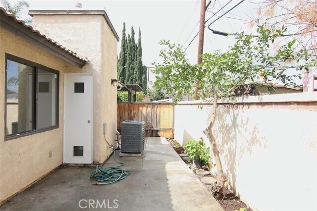 Building Photo - 9505 Arlington Ave