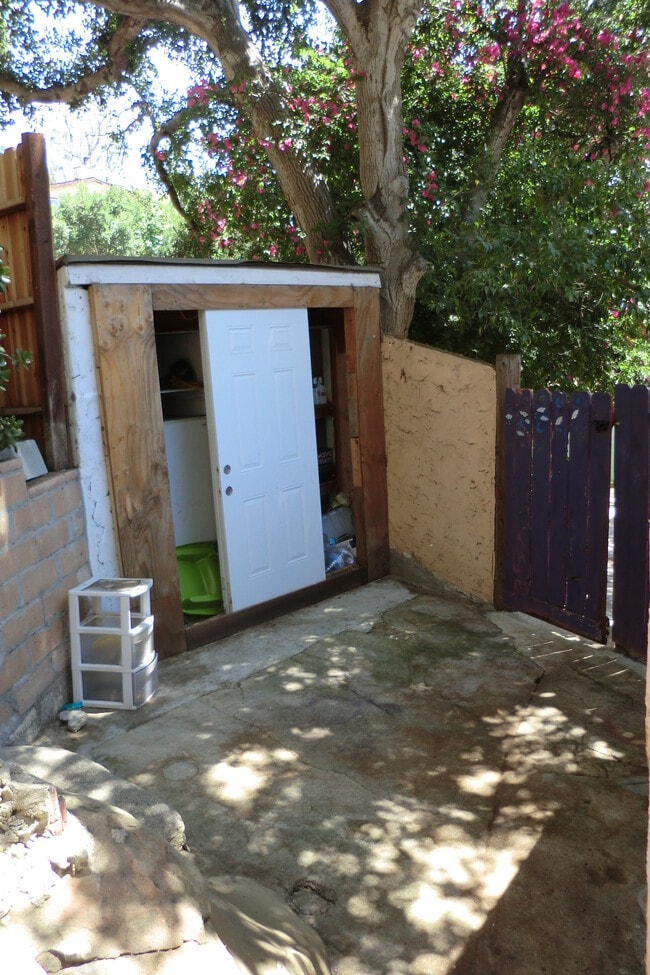 Building Photo - 9401 Notre Dame Ave