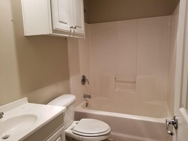 Building Photo - Pre-leasing for July.