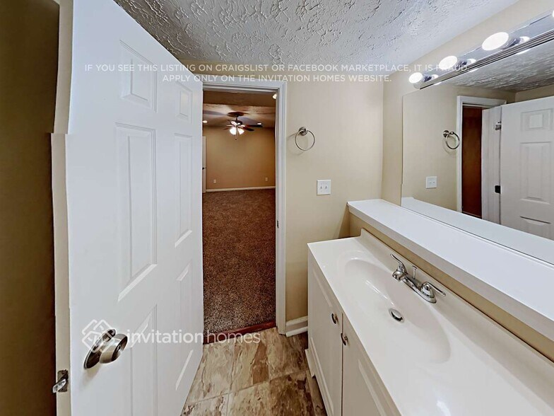 Building Photo - 4611 Pine Harbor Ct NE