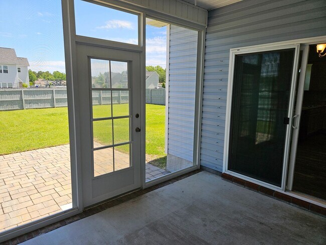 Building Photo - 3 Bedroom, 2 bath unfurnished home located in Bridgeport Community in Sneads Ferry
