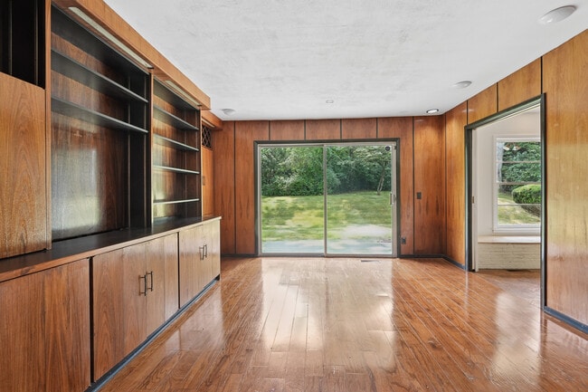 Building Photo - 18 Dorison Dr