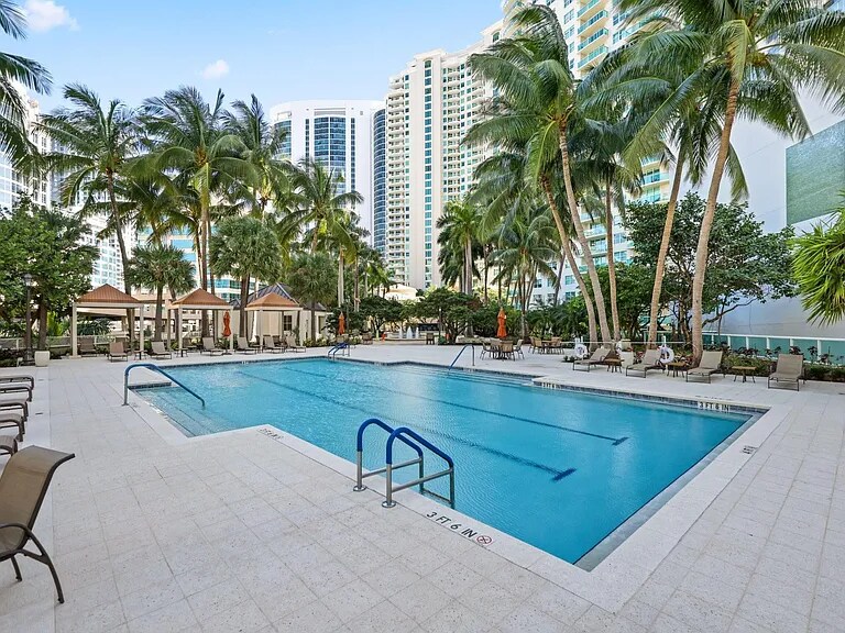 Building Photo - 347 N New River Dr E