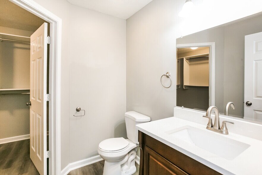 Building Photo - 705 Firethorn Cir