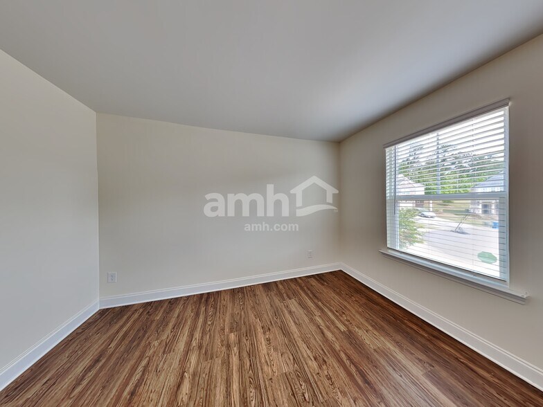 Building Photo - 353 Macroom Ct