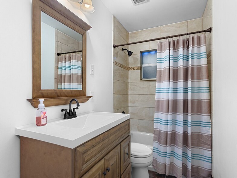 Building Photo - 1219 S 10th St