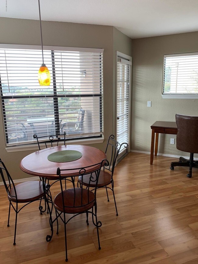 Building Photo - 6655 N Canyon Crest Dr