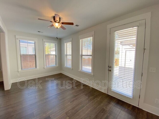 Building Photo - 225 Scholar Way