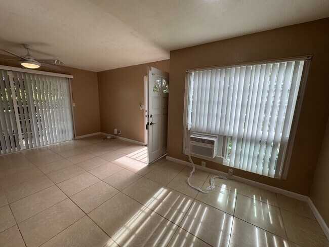 Building Photo - 46-1031-1031 Emepela Wy