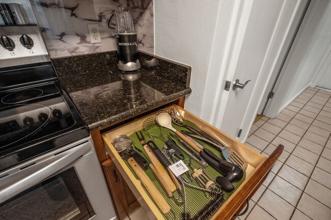 Building Photo - 7021 Sonata Dr