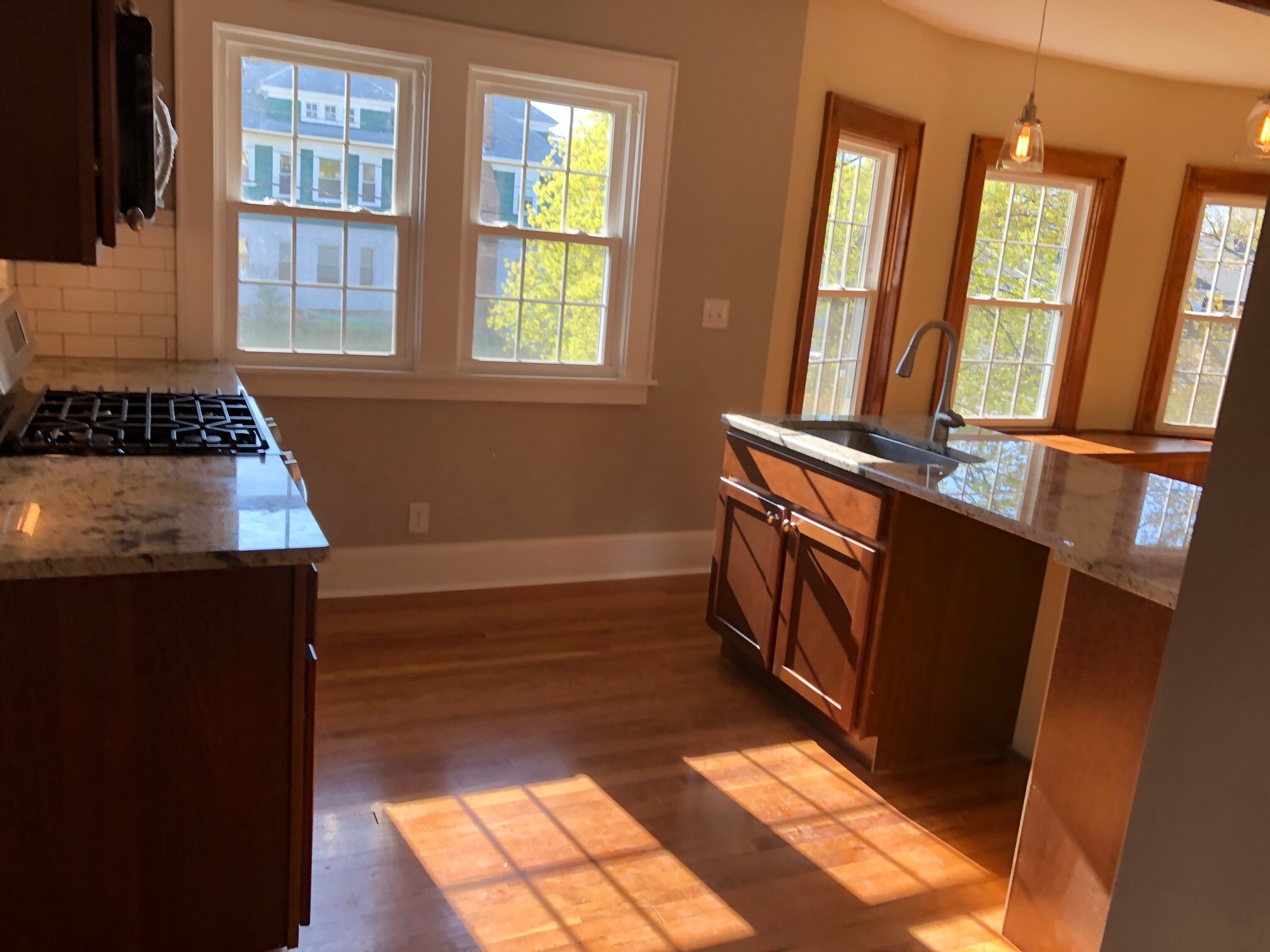 Building Photo - 400 Broad St