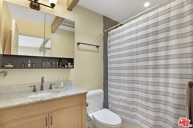 Master Bathroom - 21620 Circle Trl