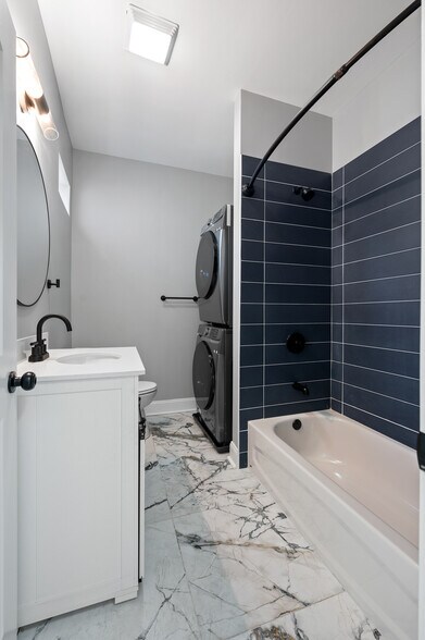 Building Photo - 5261 Larchwood Ave