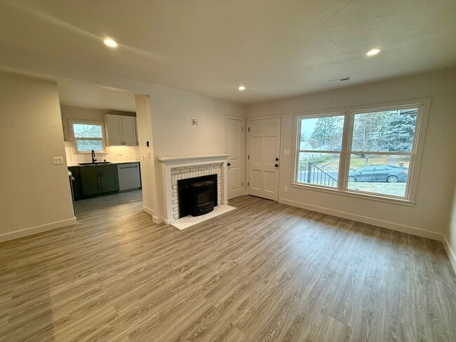 Building Photo - Immaculate FULL-REMODEL: 3 Bed 2 Bath Spokane Home w/ Brand New Everything!!