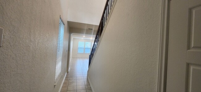 Building Photo - 5-Bedroom 3-Bathroom Home Walking distance to USAA and just mins from Medical Center and UTSA