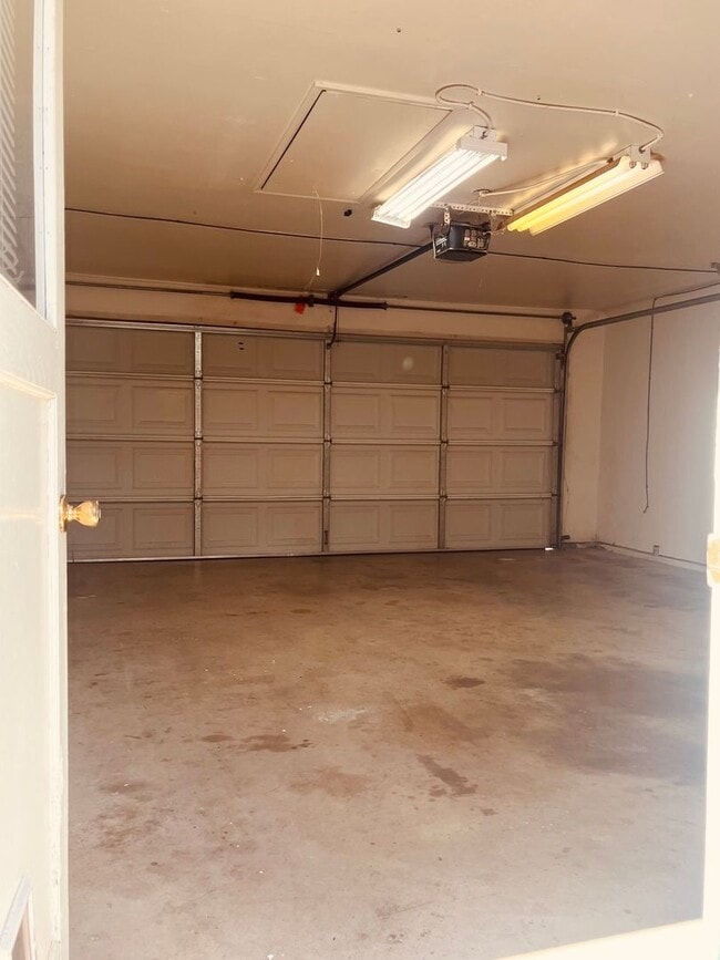 Building Photo - Spacious 2 Bedroom/2 bath duplex with a 2 car garage and laundry hook ups in a great North Modest...