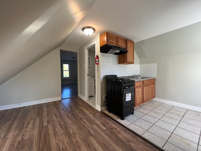 Unit 3 - 251 S 8th St
