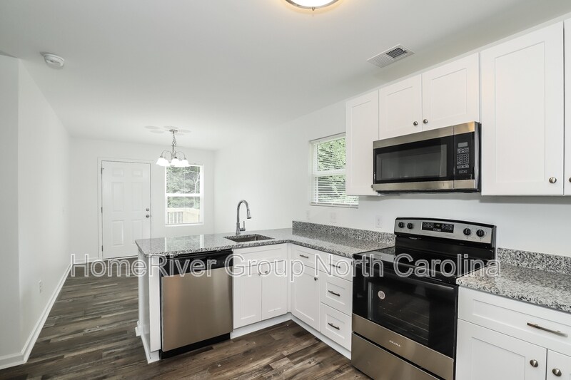Building Photo - 231 Willowood Dr