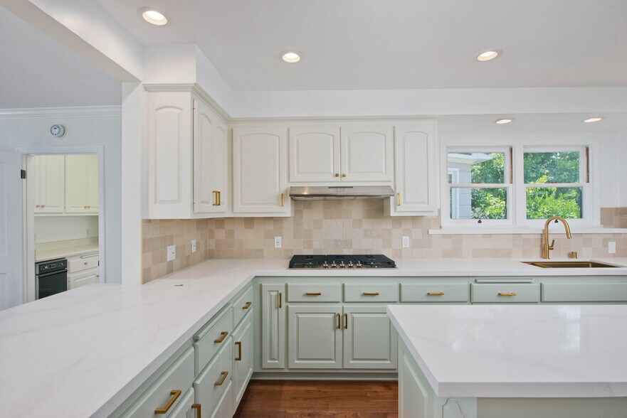 Building Photo - 4722 Forman Ave
