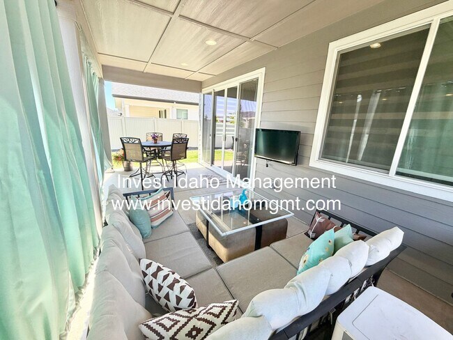 Building Photo - A Home You'll Fall in Love With