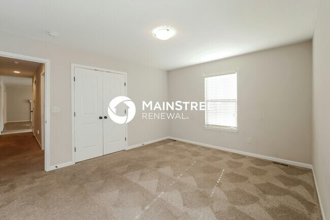 Building Photo - 4 Bedroom Pet-Friendly Home in Independence, MO with Main Street Renewal