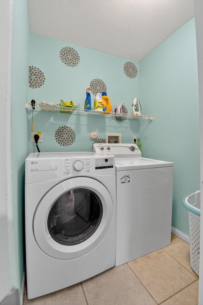 Building Photo - 235 Coral Trace Ln