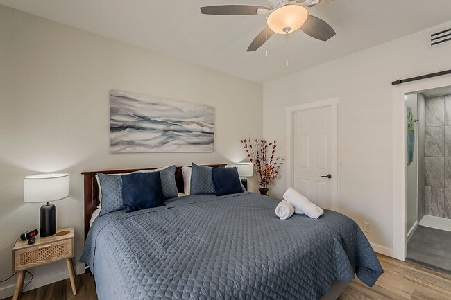 Building Photo - Fully Remodeled 2-Bedroom Condo at the Sco...