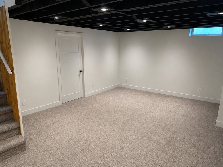 Building Photo - 7451 S 75th St