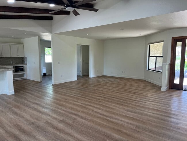 Building Photo - Beautiful Updated West Redding Home!