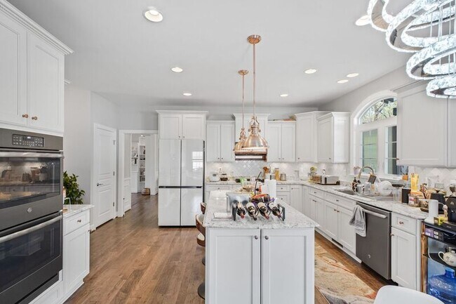 Building Photo - 9366 Alder Dr