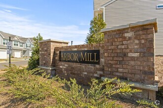 Building Photo - Stunning new 3-bedroom townhouse now avail...