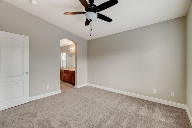 Building Photo - 2 BR Aliante Townhome with Attached Garage...