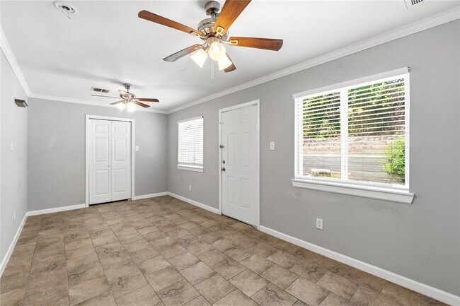 Building Photo - 7000 Shannon Dr
