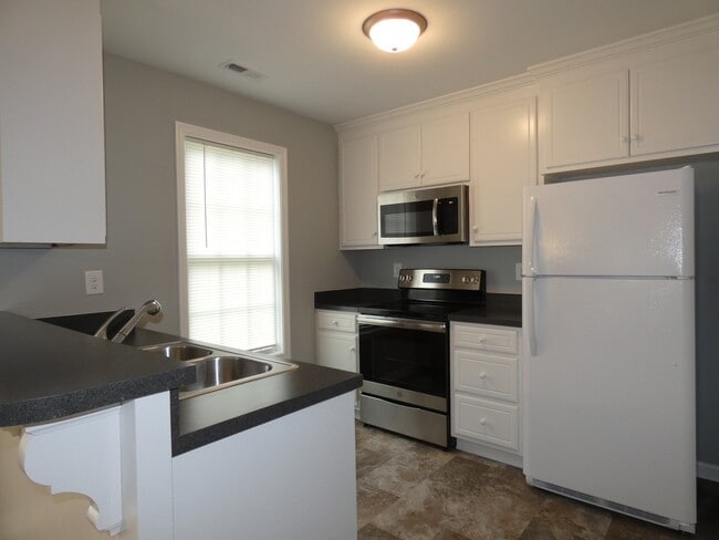 Building Photo - 3 Bedroom/2 Bath One Story House