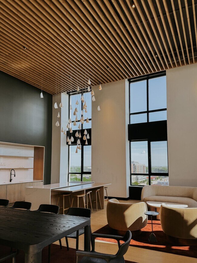 Building Photo - 10 S Paterson St