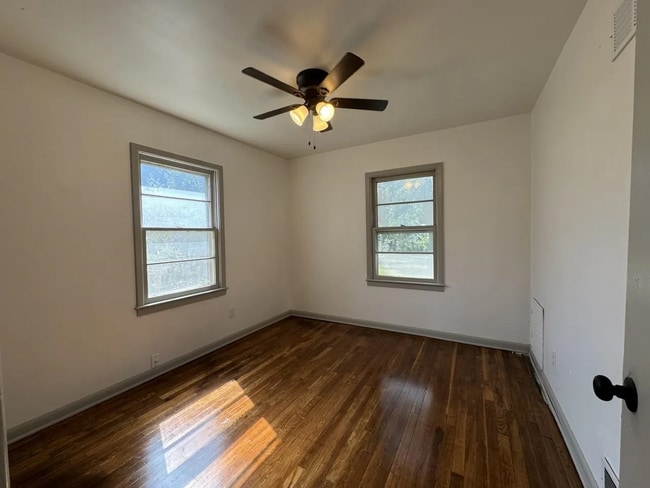 Building Photo - 1231 Shelden St