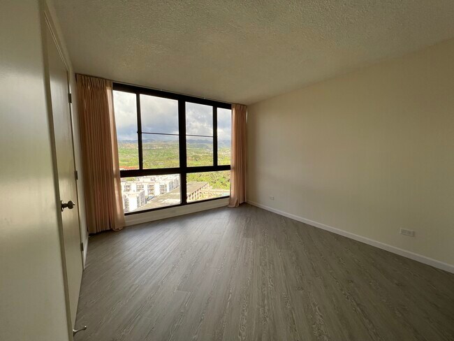 Building Photo - 5070 Likini St