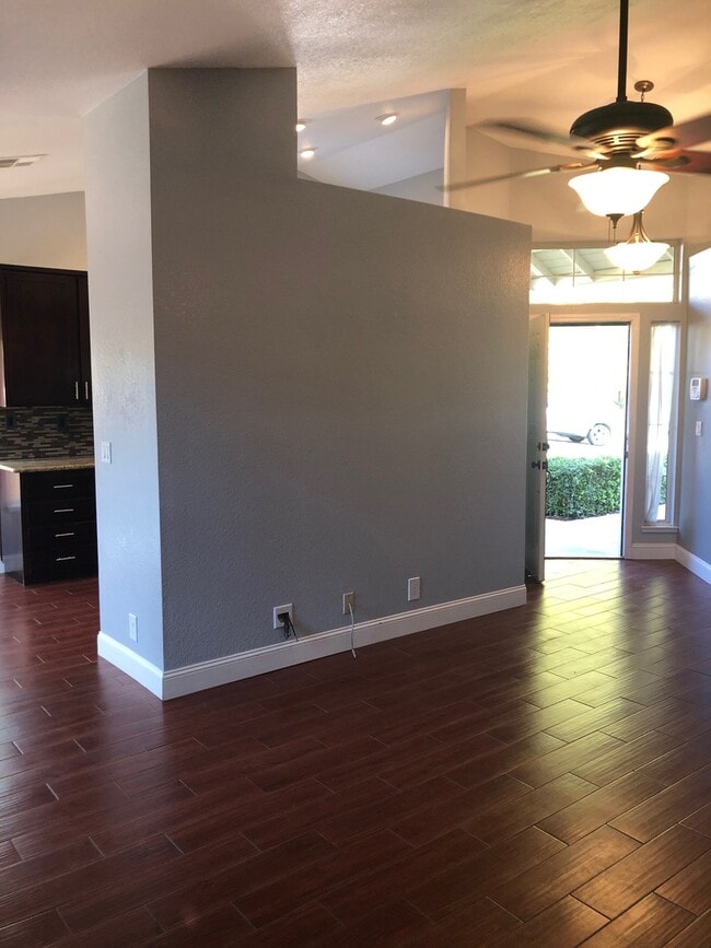 Building Photo - 3 BED 2 BATH HOME W/ UPGRADES ON CUL-DE-SAC