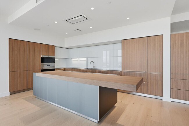 Building Photo - 4849 N Camelback Rdg Dr