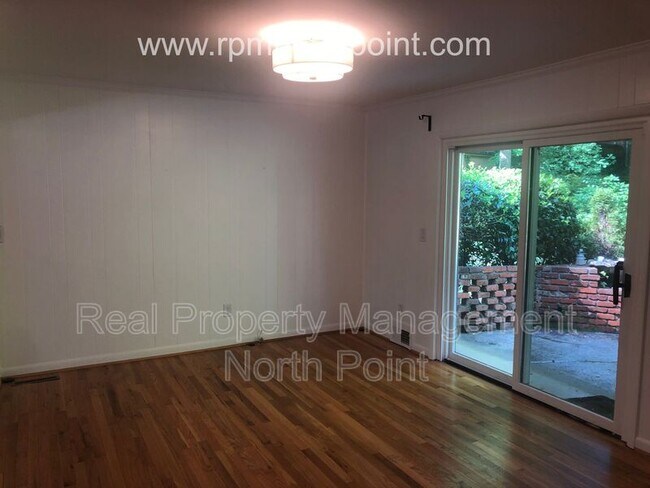 Building Photo - 2050 Silvastone Dr