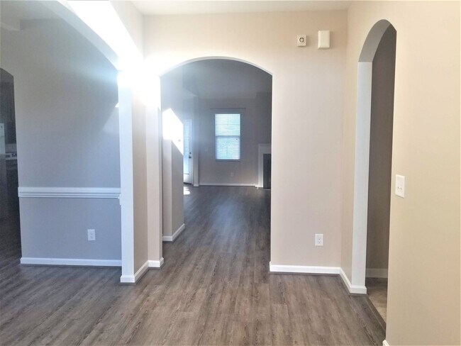 Building Photo - Large 4 Bedroom Home in Towne Pointe! Showings Coming Soon!!!