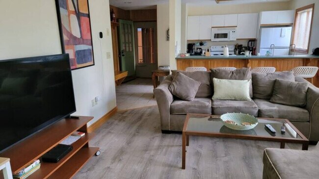 Building Photo - 140 Paquette Cir